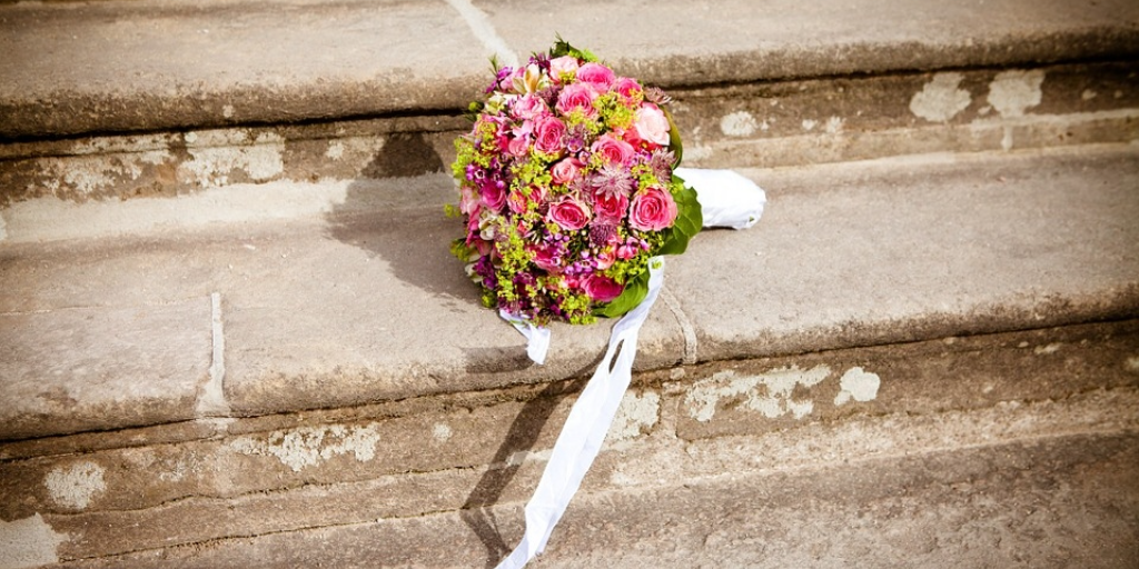 https://www.buschsystems.com/resource-center/images/uploads/library/wedding-flower.png